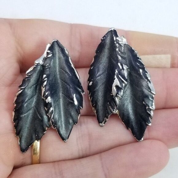 Vintage Gray Leaf Shape Clip on Earrings, Retro Mid Centrury Style, Silver Tone - Picture 3 of 5